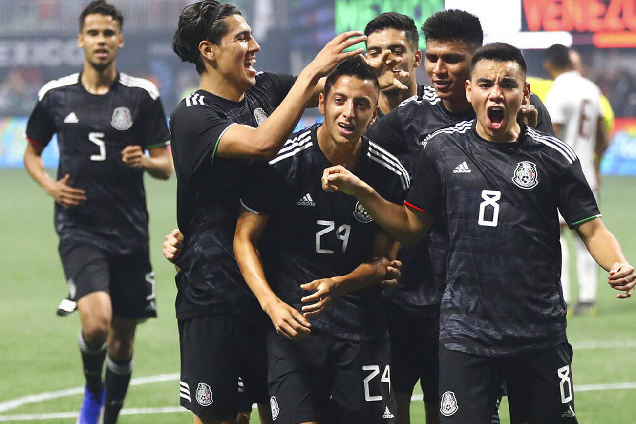México remonta y vence 3-1 a Venezuela en amistoso