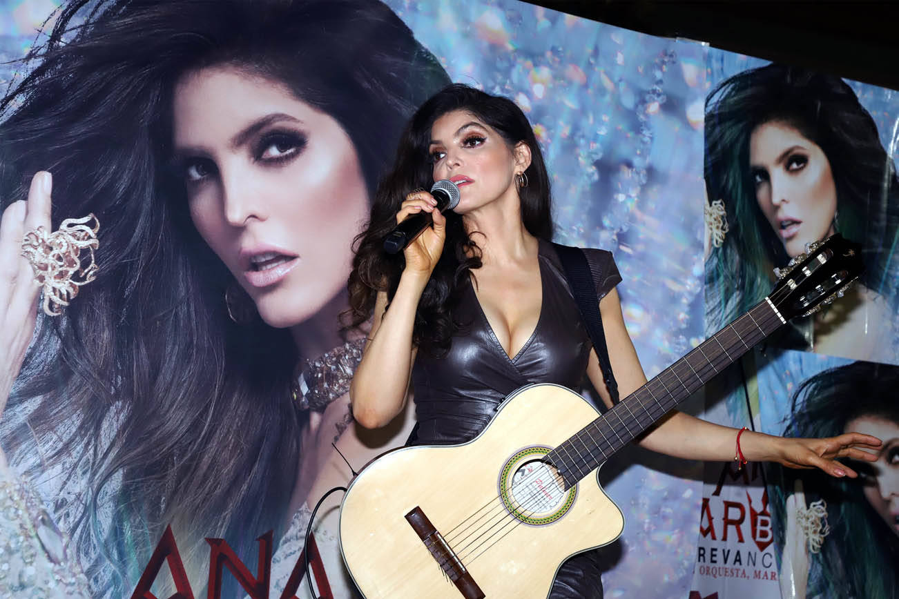 Extraña Ana Bárbara a papá