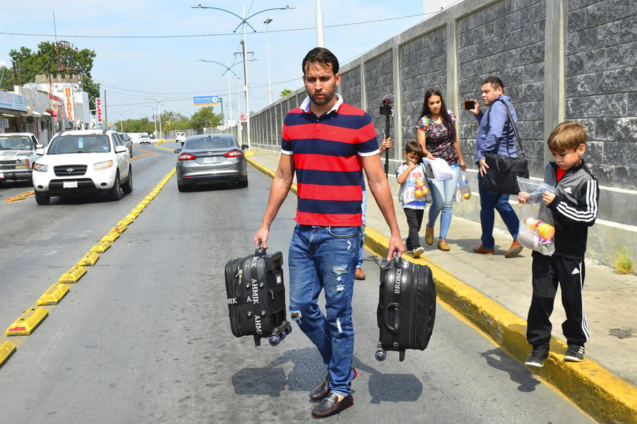 Nuevo Laredo recibe grupo de migrantes devueltos por EEUU