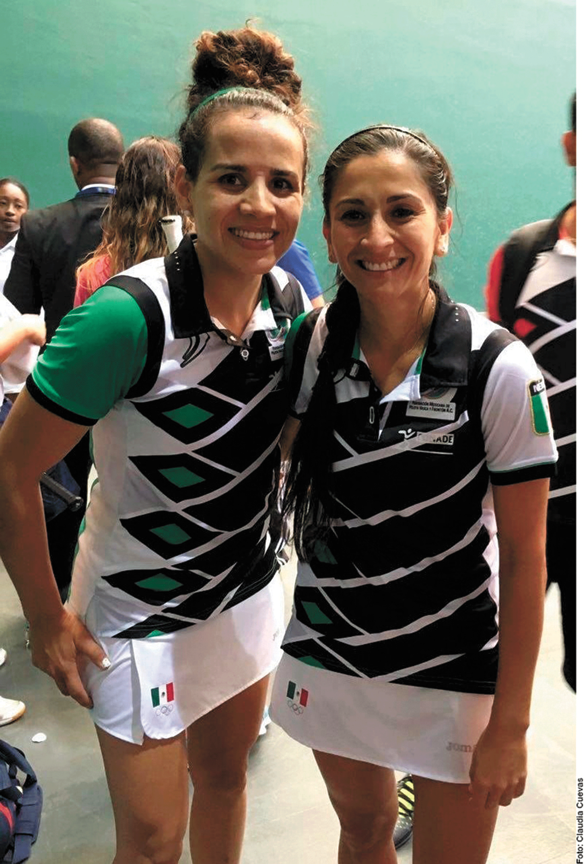 Amarran jaliscienses platas en frontón