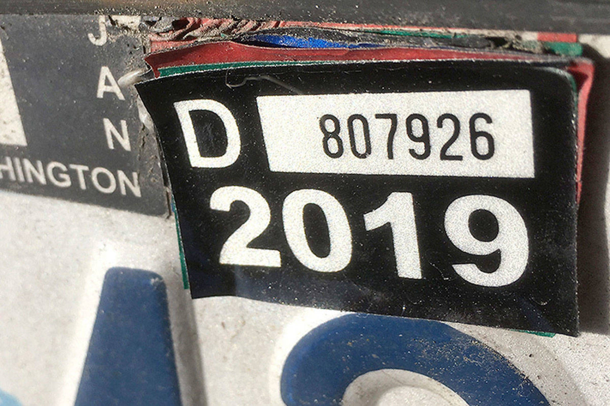 La propuesta de “stickers” para auto de $ 30 regresa a votación en noviembre