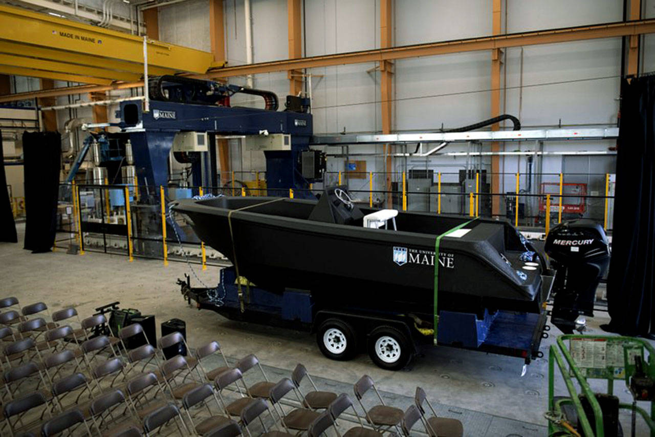 Enorme impresora 3D crea un barco capaz de navegar