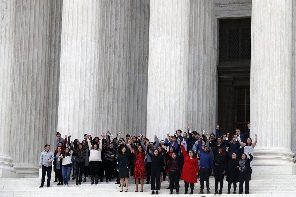 Conservadores de corte de EEUU apoyan final de programa DACA