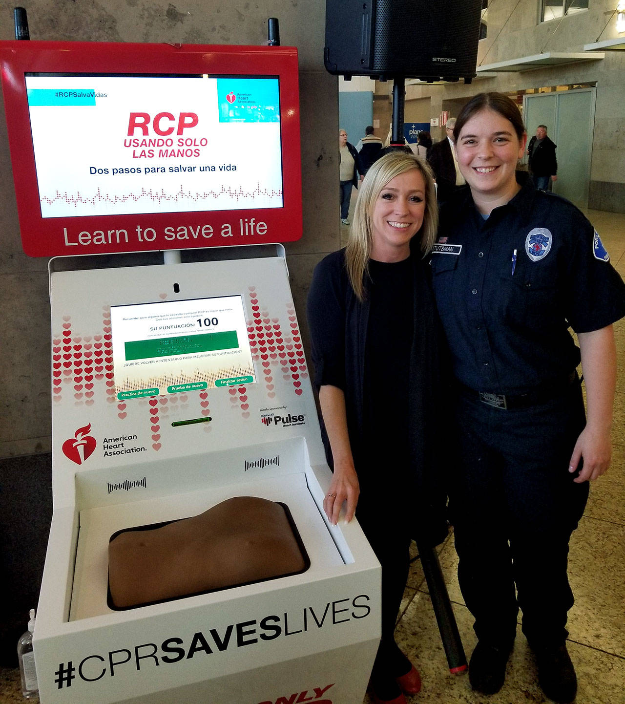 Punto de capacitacion de RCP es revelado en el aeropuerto Internacional Sea-Tac