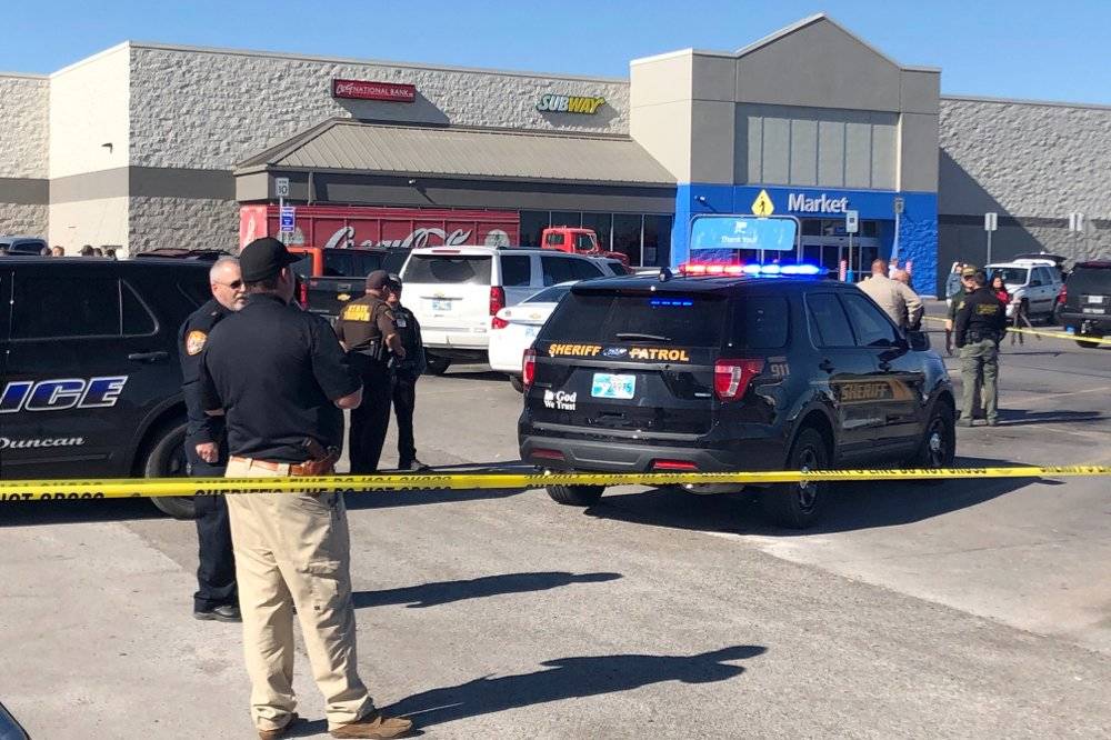 Tres muertos a tiros frente a tienda Walmart en Oklahoma