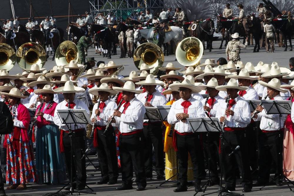 México celebra la revolución de 1910-1917 con desfile