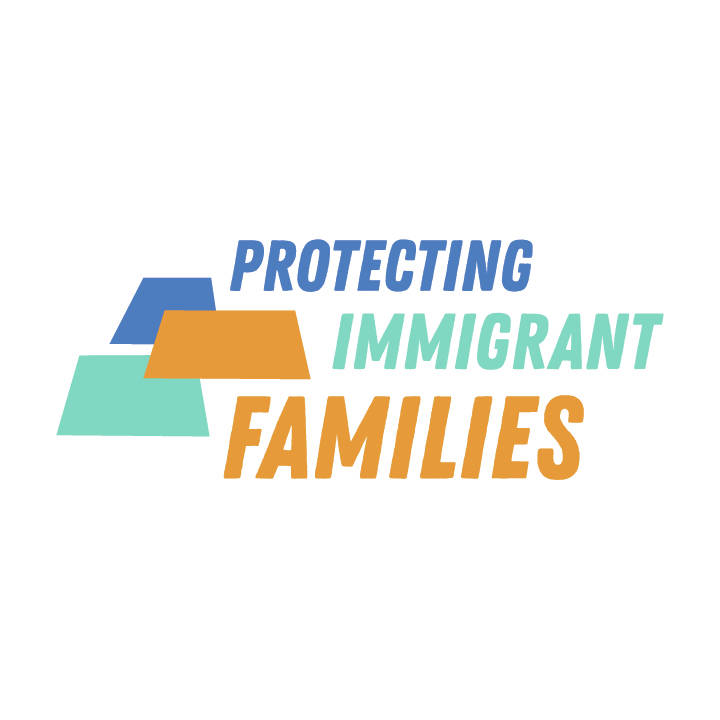 Lo que los inmigrantes que solicitan tarjetas de residencia o visas necesitan saber luego de que los tribulanes bloquearon la regla de carga pública