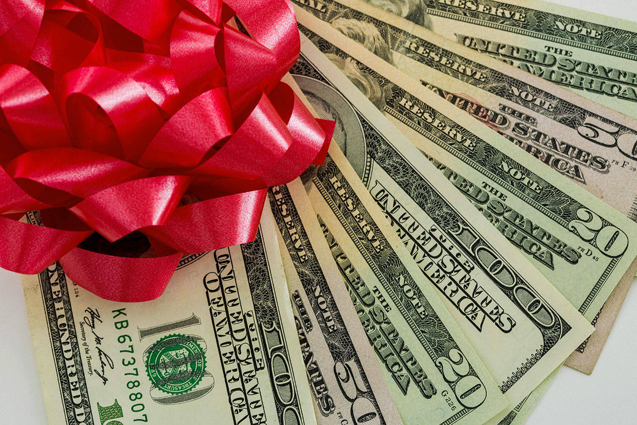 Feliz 2020: Mesera recibe 2020 dólares en propina