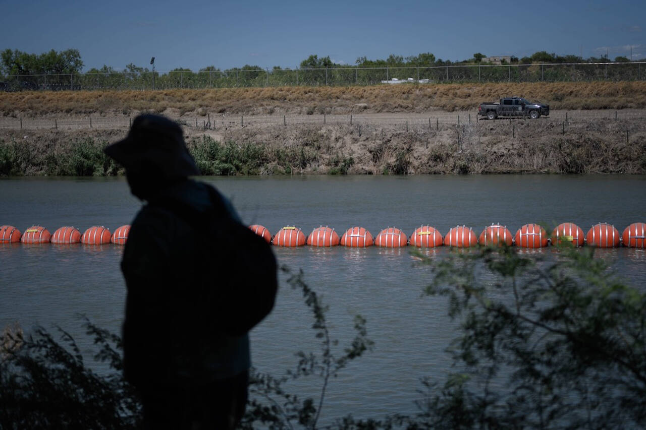 Floating barriers line the Rio Grande separating Eagle Pass, Texas and Piedras Negras, Mexico. (Credit: Manuel Ortiz)