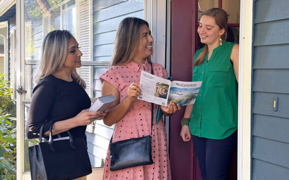 Italia Jiménez, de Bellevue, y su amiga Iris Castillo participan en una campaña especial que ofrece esperanza durante el mes de septiembre.
